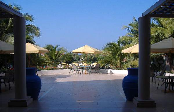 Club Mahindra Varca Beach Resort - View to Beach from Reception