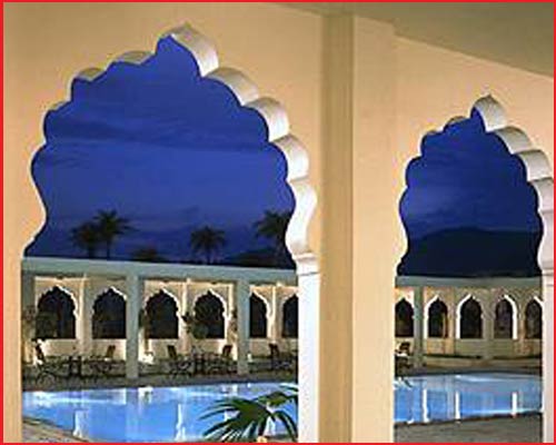 Trident Hilton Hotel Jaipur - Swimming Pool