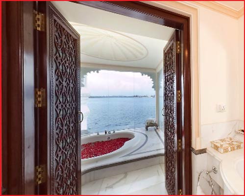 Taj Lake Palace - Jaltarang Suite Bathroom
