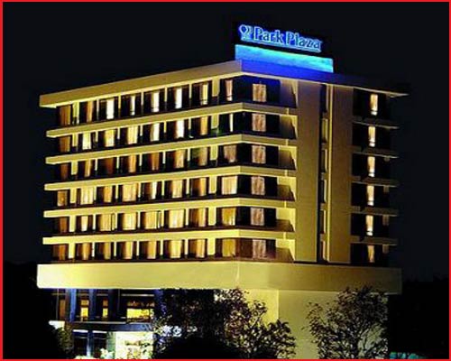 Park Plaza - Exterior At Night