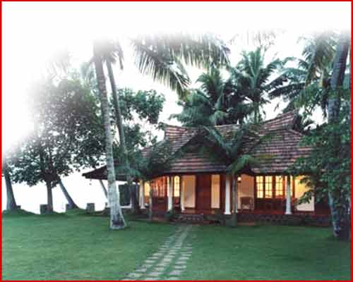 Kovilakam Lake Villa - Exterior