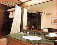 Trident Hilton Kochi Bathroom